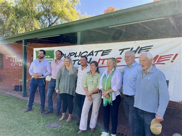 Barton Hwy Rally April 2025 - all candidates.JPEG